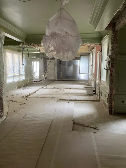 Pasillo de una vivienda durante los trabajos de reforma