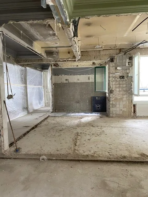 Vivienda en obra durante la redistribución de espacios