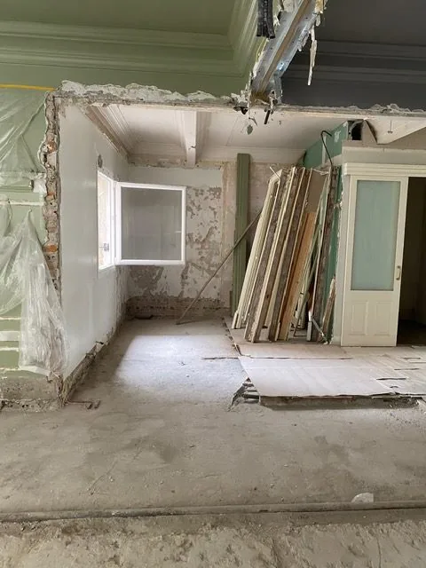 Vivienda completamente vaciada al inicio de la reforma